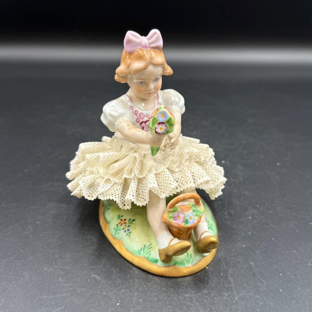 Vintage Sitzendorf Dresden Porcelain Lace Flower Girl Figurine